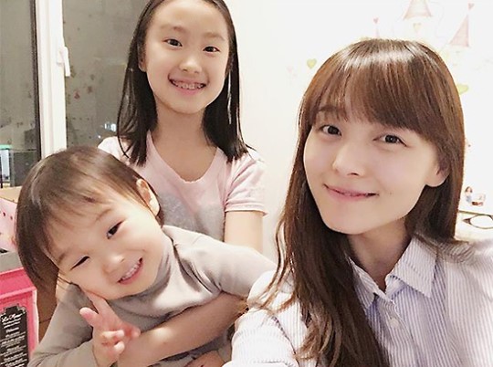 Sunye barely looks a day older than her WG days in new picture with baby  girl